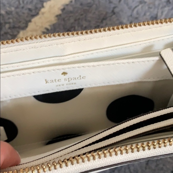 Kate Spade White Wallet - Picture 4 of 8